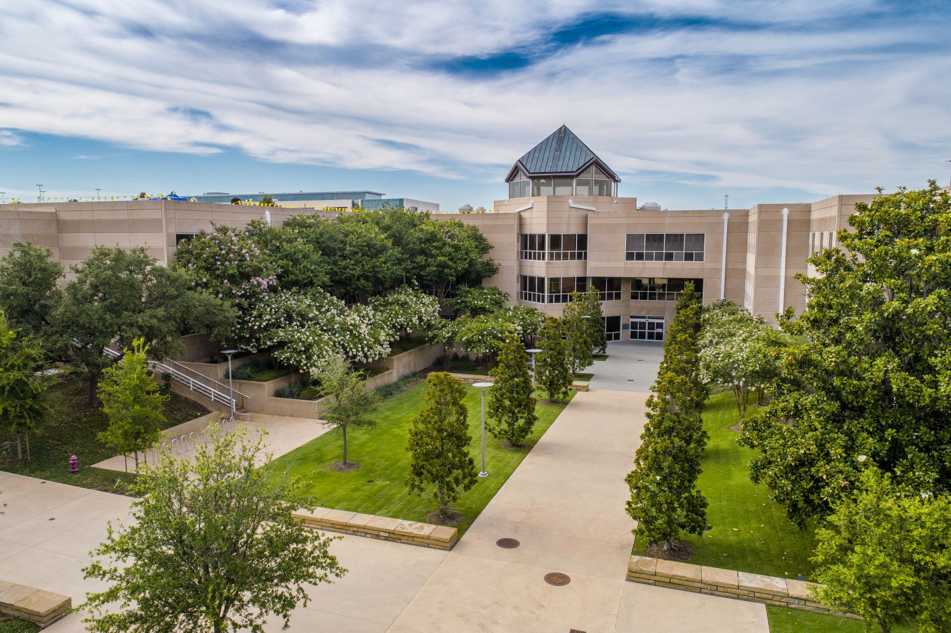 Landscape picture of the University of Texas at Dallas Administration Building.